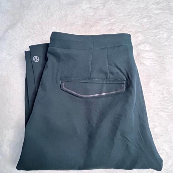 Lululemon woman’s pants. Teal in colour. New condition. Size 6. Pockets. Stretch - Picture 11 of 11